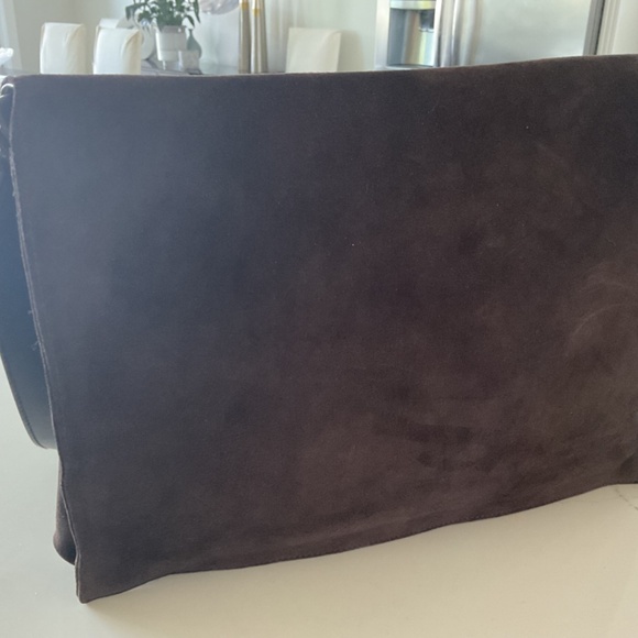 GUCCI Brown Suede and leather shoulder handbag. - Picture 4 of 6